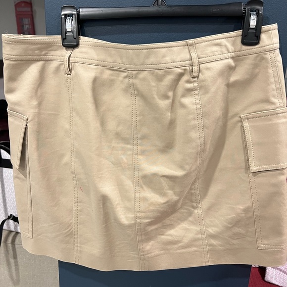 Michael Kors skirt. Size 8 - Picture 6 of 6